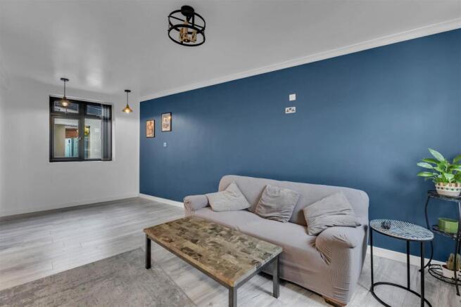 3 bed Semi-Detached for sale Image 8