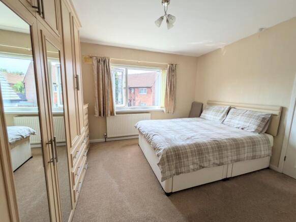 5 bed Semi-Detached for sale Image 12
