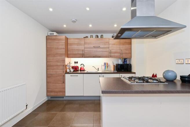 Apartment in London, London Borough of Tower Hamlets - View 5