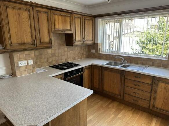 3 bed Semi-Detached to rent Image 9