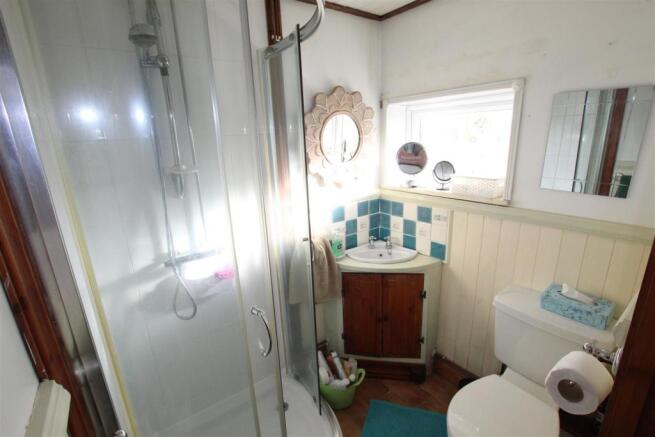 ENSUITE SHOWER ROOM