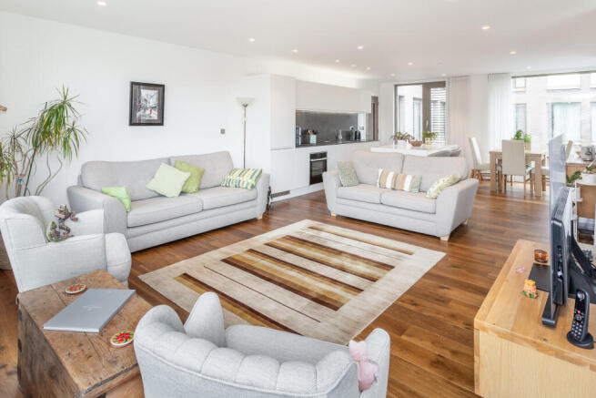 3 bed Apartment for sale Image 7