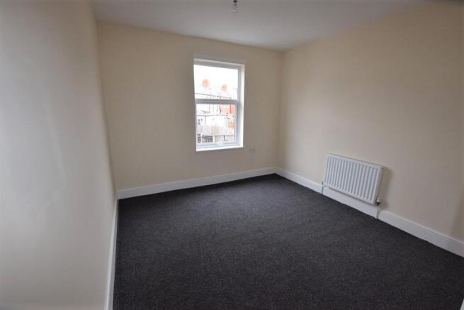 2 bed Terraced to rent Image 5