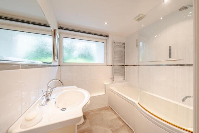 2 bed Flat for sale Image 11