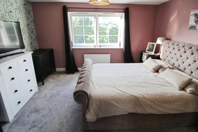 4 bed Terraced for sale Image 9