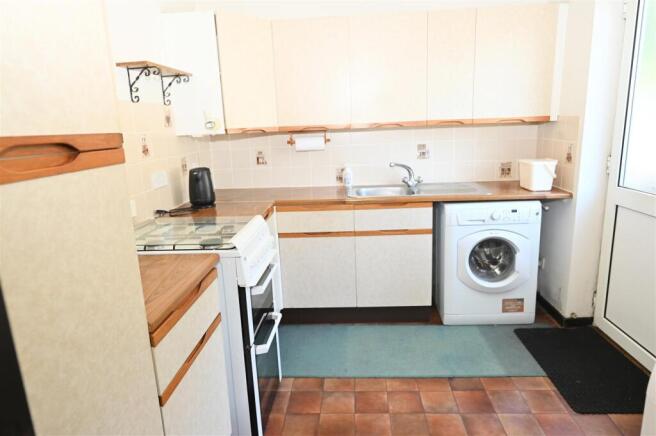 2 bed Semi-Detached Bungalow for sale Image 4