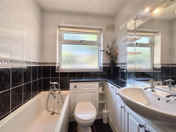 2 bed Detached Bungalow for sale Image 12