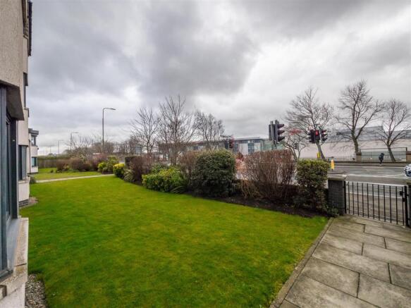 164 flat 5 glasgow road-18.jpg