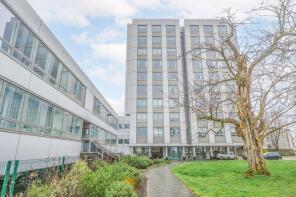 27, Wellington Close, Walton-on-thames KT12 1AZ