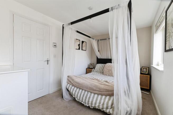 3 bed Semi-Detached for sale Image 10