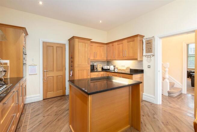 21a Queens Road - Kitchen (4).jpg