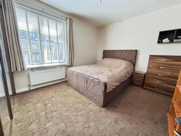 4 bed Terraced for sale Image 9