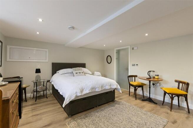 3 bed Terraced for sale Image 10