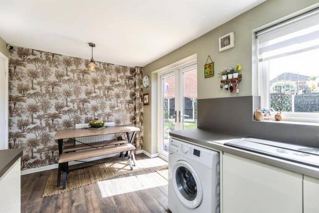 3 bed Semi-Detached for sale Image 7
