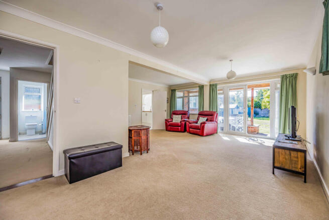 14 Victoria Avenue, Hayling Island-Small-PorticoM