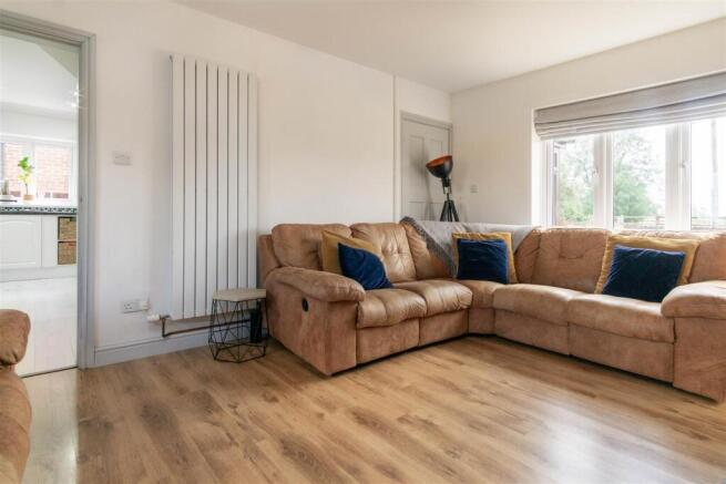 3 bed Semi-Detached for sale Image 6