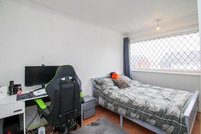 3 bed Semi-Detached for sale Image 8