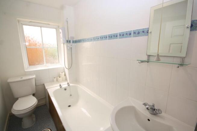 1st Floor Bathroom 