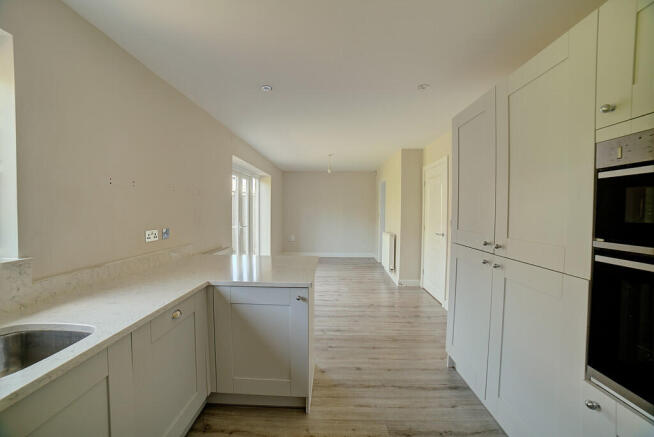 4 bed Detached for sale Image 8