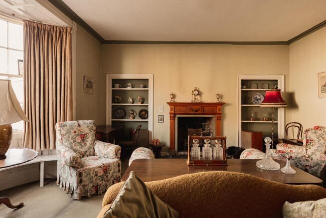 6 bed Detached for sale Image 9