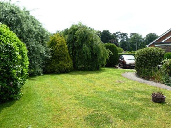 FRONT GARDEN