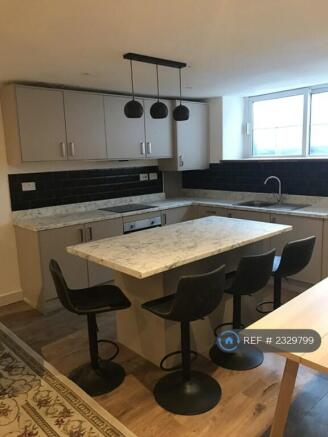 4 bed Flat to rent Image 2