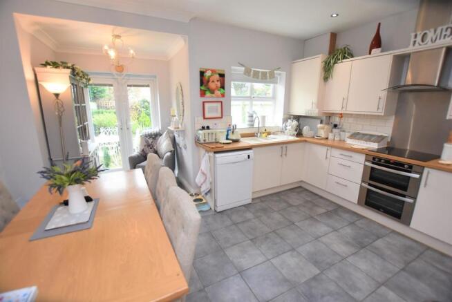 Kitchen 2.JPG