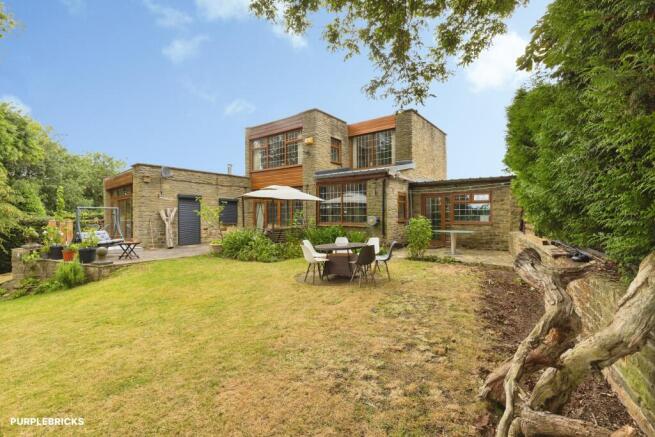 5 bed Detached for sale Image 4