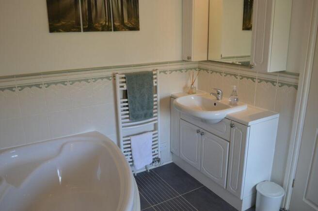 BATHROOM 2