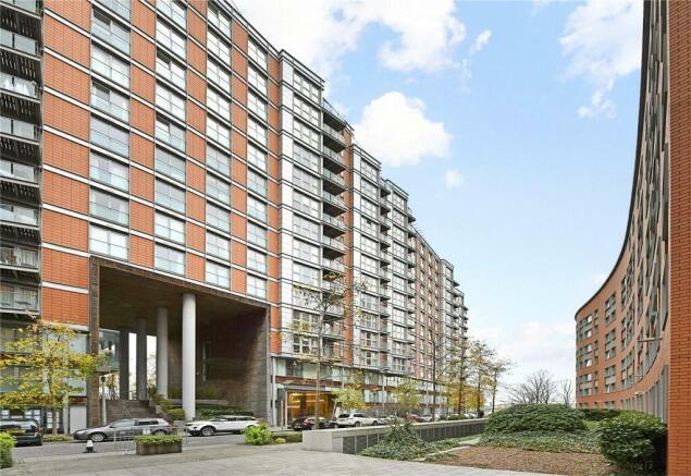 Minutes to Canary Wharf