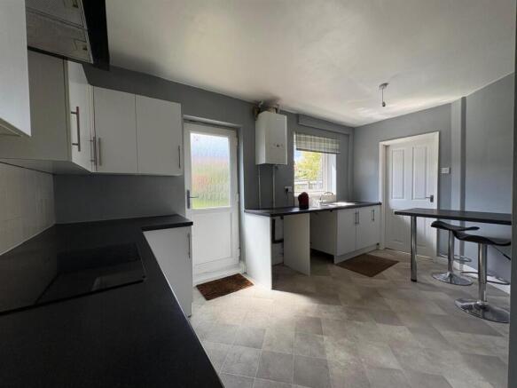 3 bed Terraced for sale Image 4