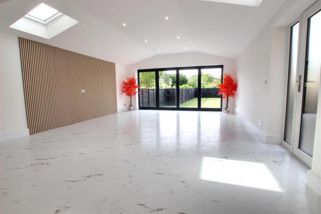 3 bed Semi-Detached for sale Image 11