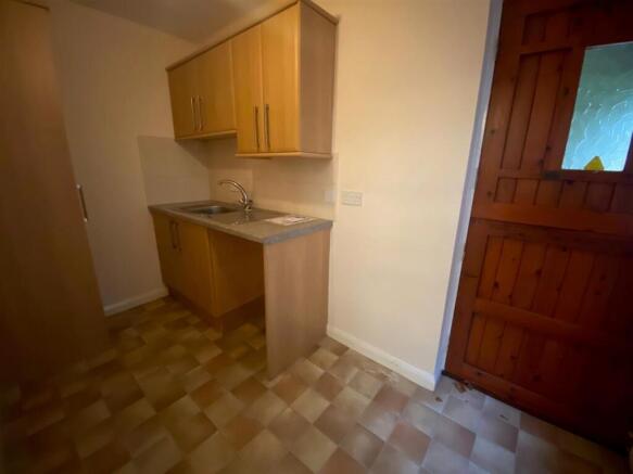 4 bed Detached to rent Image 4