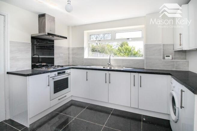 FITTED KITCHEN