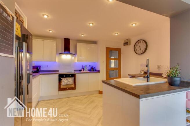 KITCHEN:
