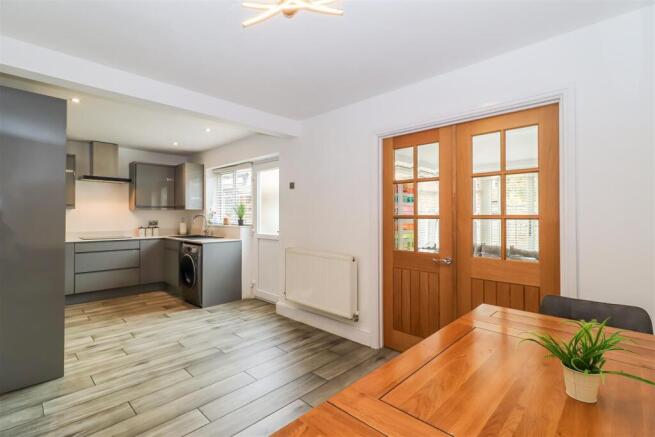 KITCHEN/DINING ROOM