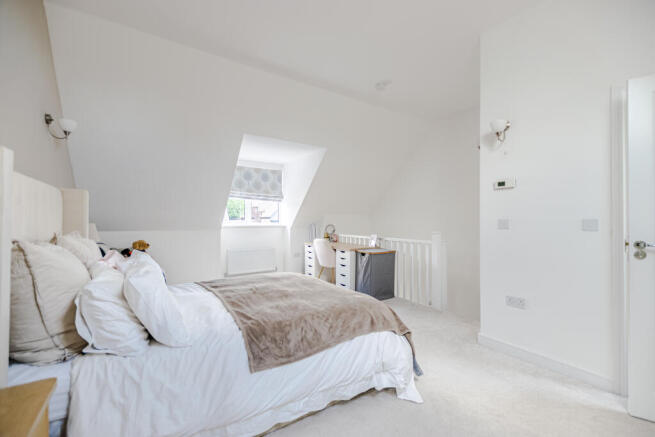 4 bed Semi-Detached for sale Image 11
