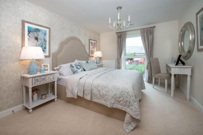 Harvard Place, Stratford-upon-Avon - Master Bedroom