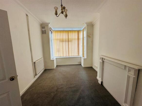Brays Lane, Stoke - Front lounge.jpg