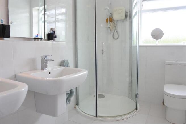 4-PIECE EN SUITE