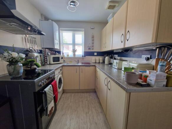 Fernwood Drive, Rugeley, WS15 2PY photo 4