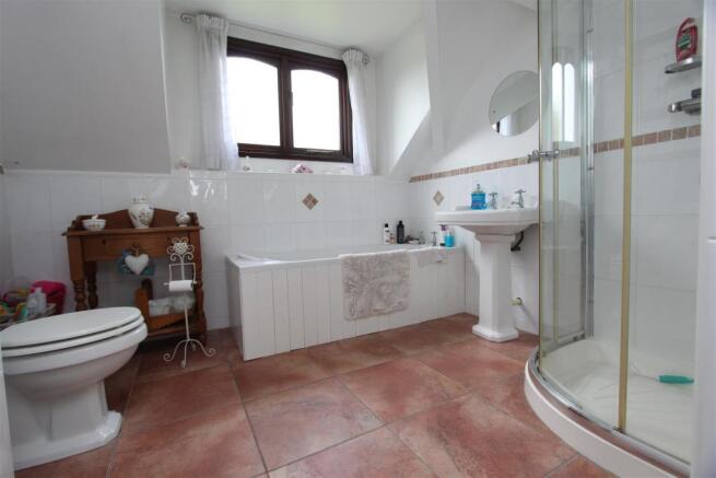 Family Bathroom.JPG