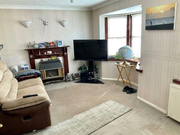 lounge pic1.jpg