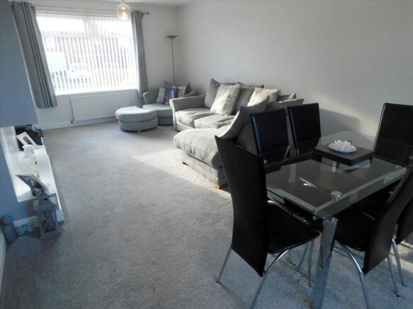 LIVING / DINING ROOM
