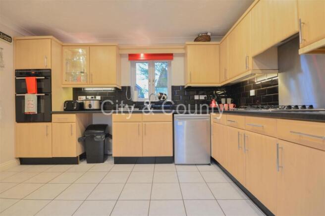 Kitchen 1.jpg