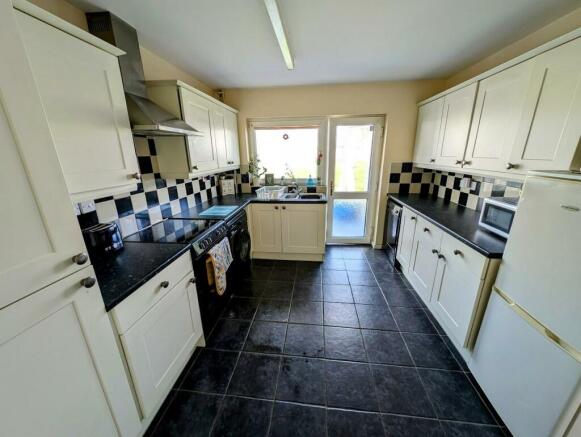 kitchen 2.jpg