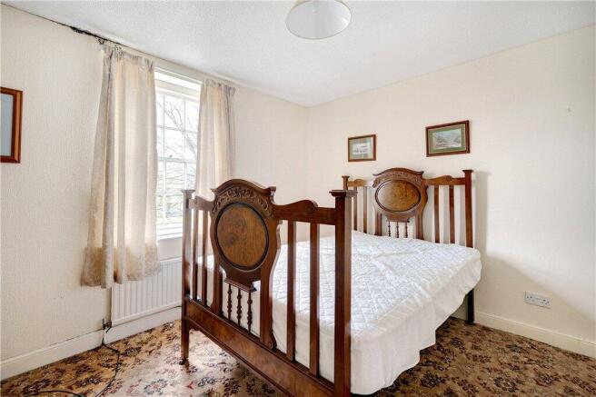 6 bed Town House for sale Image 10