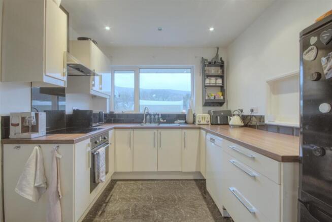 3 bed Semi-Detached for sale Image 5