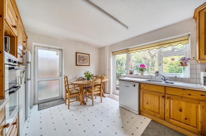 1369346-9-68f0e18...