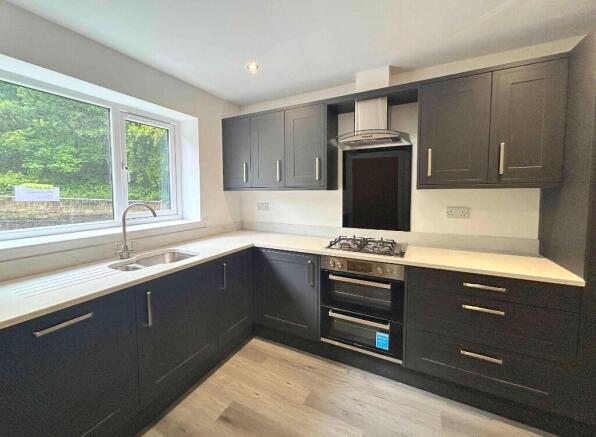 3 bed Town House for sale Image 6